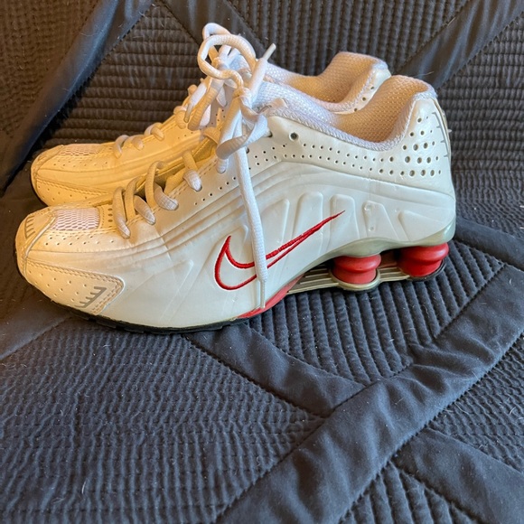 nike shox Shoes - EUC VINTAGE NIKE SHOX SIZE 7